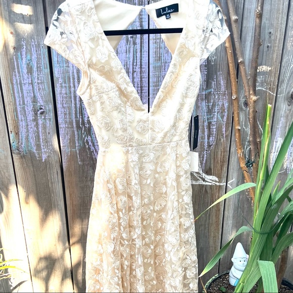 NWT Lulu’s Jaqueline Champagne Floral Embroidered Midi Dress - Picture 5 of 9